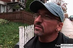 야, 이 섹시 트윙크들 게이 포르노에서 하드코어 박는 거 봐!