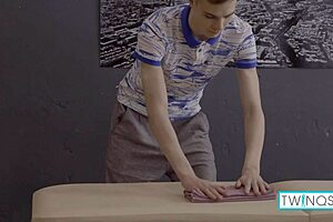 Michael pomaly vŕta Lucasovu tesnú dieru, sakra horúce! 🔥