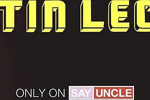 Latin Leche - Horny latinský gay túži po divokej akcii. Spojí sa so svojím twink kamarátom na surové drbnutie.