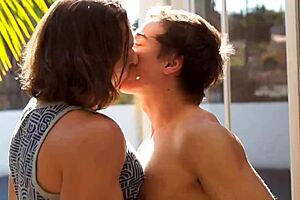 เด็กดีดำดิ่งลงไปเล่นแบบเปลือยกับทวินอีกคนสนุกสุด