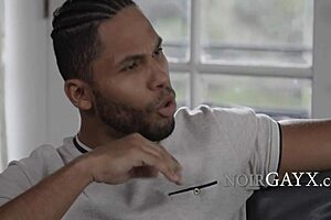 Човече, неуспели брак га је натерао да постане геј, баребекује и љуби се са ебонским ханком, знаш?