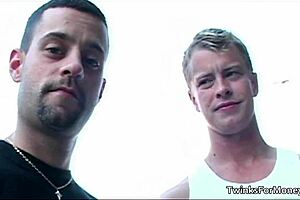 Armando taucht in harten schwulen Dreier mit wilder Action ein