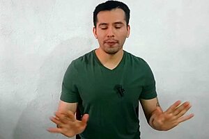 处男嫩仔办公室冒险吸21cm巨屌