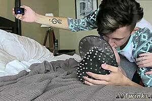 18+帅哥亲吻后无套同性性爱全电影