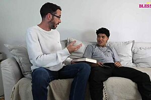 Guru Sosial Tawarin Kontolnya ke Bocah Muda 18+ Yang Penasaran.