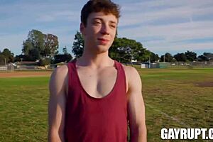 Adamım, burada Nico Coopa ve Calvin Michaels ile ter döküyorum