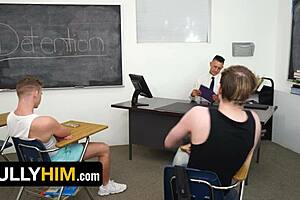 בריון כיתה ומורה מתאגדים על טווינק חזק!