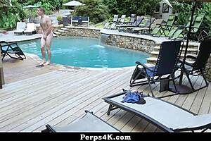 Valaha gondoltad, hogyan kutat át egy meleg biztonsági őr egy twink betörőt mélyen a Perps4k-nél?