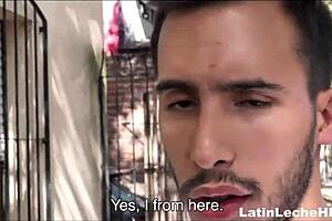 Amaterski mladi Latino twink prvi gej POV seks za pare