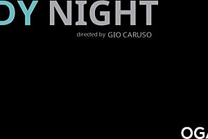 Archer Hart pornót néz