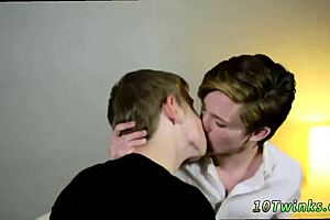 Twinks gays montrent du cul à cru en live POV
