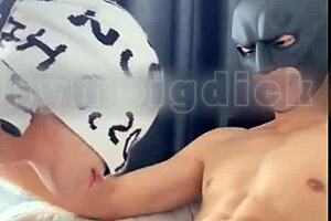 嘿，想看这个火辣亚洲情侣内衣无套肏吗？