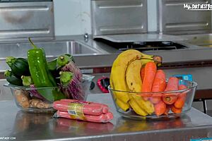 Twink con culo gustoso legato stretto per azione BDSM bareback kinky