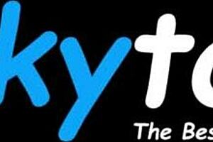 Maigres homos taquinent avec les pieds avant de plonger dans la baise bareback