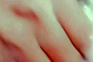 Дупе в уста бисексуален твинк пикае в соло БДСМ игра. Роб взема груба уста пълна.