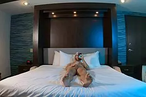 Holy crap, why jerk off alone in a hotel room like this?