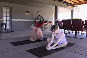 Уау, твинковете се възбуждат толкова, че полудяват с бейрбек действие!