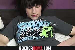 Rocker boyz - crazy hair emo twink jerks his cock