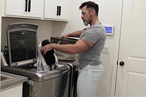 FamilyTwink - Stedfar konfronterer stedsøn på at onanere med bareback straf