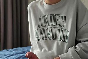 두 학생이 큰 자지로 타이트 트윙크 엉덩이 박아요