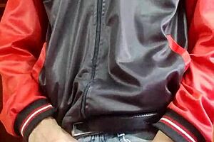 Hej, prawie złapany na masturbacji w salonie, wiesz?