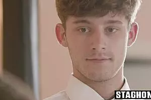 Tiny twinks dominated by hung hunk in threesome