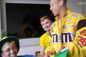 केविन एथन के साथ ब्राजीलियन बेयरबैक थ्रीसम में बीहाइंड द सीन