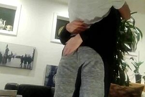 मेरी गांड को स्पैंक करो और मेरे ज्यूसी ब्लैक कॉक को स्ट्रोक करो, डैडी, प्लीज!