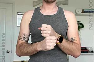 próbowałeś kiedyś takiego ssania własnego kutasa jak ten wytatuowany twink? to dzikie!