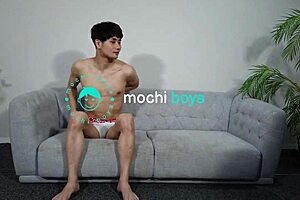 Черт, я и сексуальные японские твинки переодеваемся в костюмы супергероев для веселья