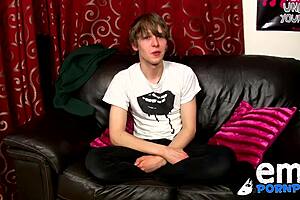 i can’t believe josh frey sprayed huge jizz on himself like that. emo twinks are wild!