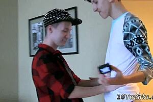 यंग 18+ बॉयज़ डाइव करते हैं बेयरबैक गे सेक्स में इमो टीन 18+ कम शॉट्स पीओवी में