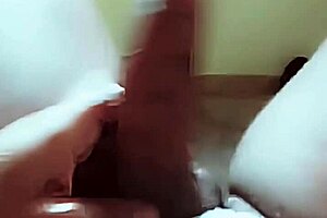 ट्रैवेस्टी जगती है पौ चूसती है 😍