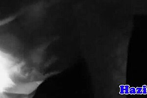 Tuširanje kolegijskih gejevčkov z močnim analnim jebanjem po kopeli!