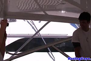 Gej fantje drkajo kurce in razlivajo vročo spermo povsod