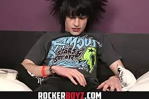 Rocker boyz - crazy hair emo twink jerks his cock
