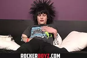 Rocker boyz - crazy hair emo twink jerks his cock