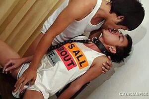 Twink-uri asiatice John și Vernon se udă