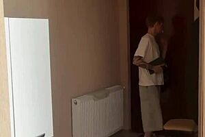 Nevlastní bratr pomáhá s domácími úkoly, pak hluboko hrdlo a drbe prdel. Část 1 zahrnuta.