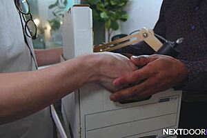 Yo, nowy twink flipuje pieprzenie z ogromnym kutasem hunkiem! 😜