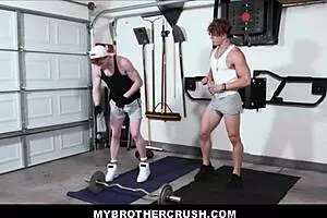 Wow, twink stepbrother Felix Fox bangs hard during workout session!