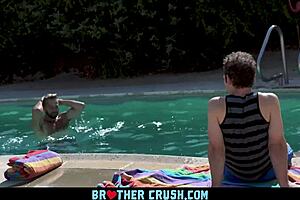 brothercrush - พี่ชายเลี้ยงและเพื่อนเย็ดทวินส์ร้อนบนโต๊ะนวด