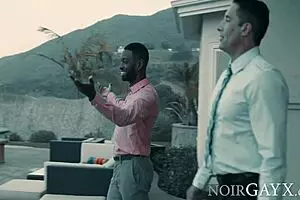 Real estate agent tried to sell the house by fucking with her